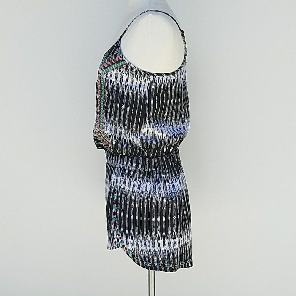 ๐๏ธ Jessica Simpson Print Embroided Detail Romper - Picture 3 of 6